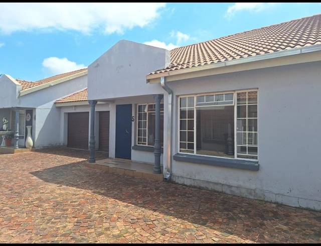 2 BEDROOM TOWNHOUSE FOR SALE IN BRAKPAN CENTRAL